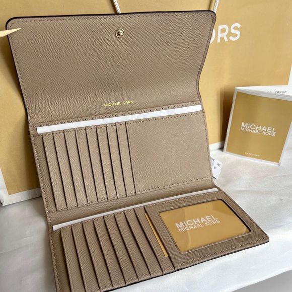NWT Michael Kors Large Pebbled Leather Tri-Fold Wallet in Truffle (Nude) $158 - Picture 9 of 17
